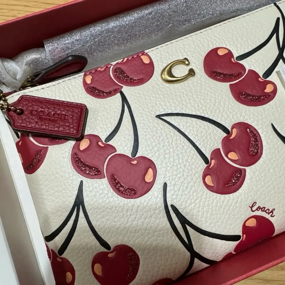 🍒 Coach Boxed Essential Small Wristlet With Cherry Print - Picture 5 of 10